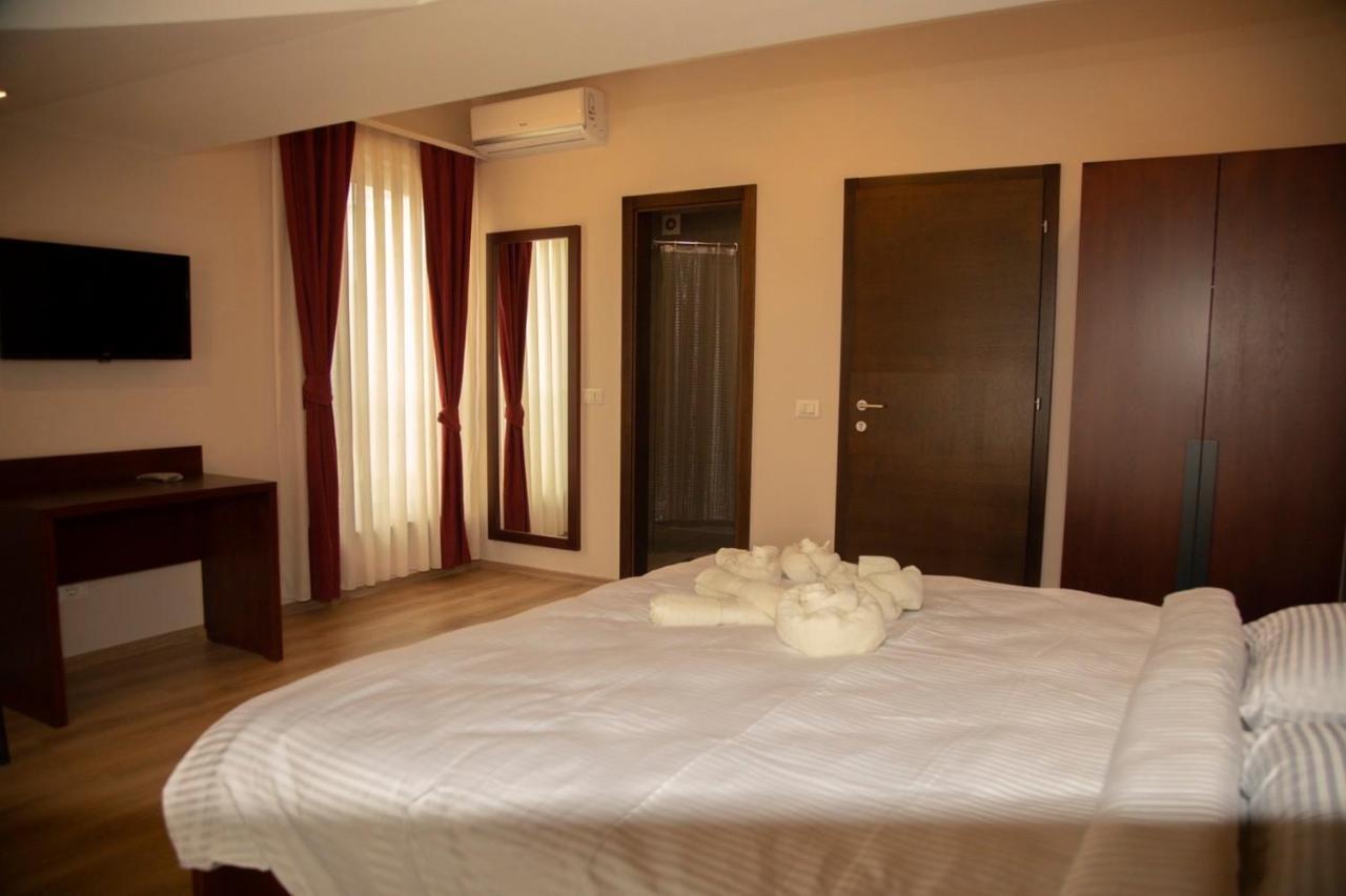 Hotel Oferta Призрен Экстерьер фото